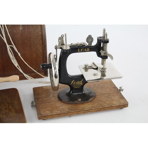 511 - 3 x Vintage MINIATURE SEWING MACHINES Inc LEAD MACHINE, VULCAN