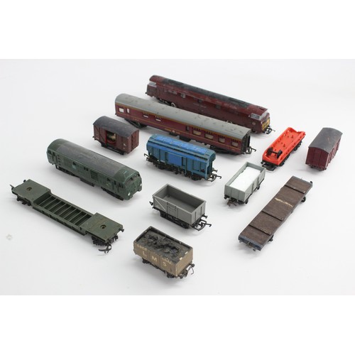 539 - 12 x OO Gauge Locos D1062, Carriage & Rolling Stock SPARE/REPAIR