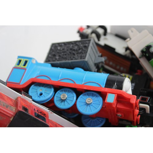 555 - Job Lot Vintage Thomas The Tank Engine Locos, Carriages, Rolling Stock, Etc