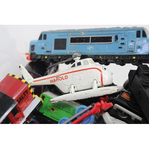 571 - Job Lot Vintage Thomas The Tank Engine Locos, Carriages, Rolling Stock, Etc