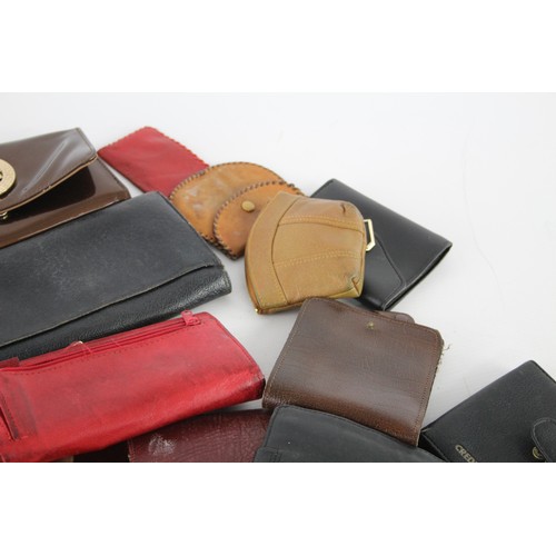 607 - 40 x Assorted Ladies / Gents PURSES & WALLETS Inc DKNY, Boxed, Leather etc