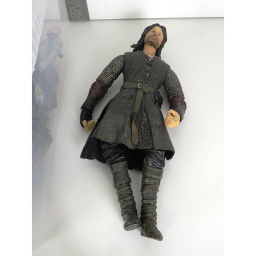 303 - LARGE LOT OF LORD OF THE RINGS ACTION FIGURES