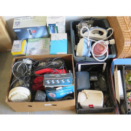 304 - QUANTITY OF ELECTRICAL ITEMS INCLUDING BRUAN MULTI, IRON, FRYER ETC