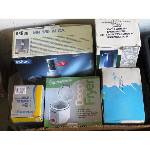 304 - QUANTITY OF ELECTRICAL ITEMS INCLUDING BRUAN MULTI, IRON, FRYER ETC