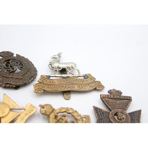 578 - 10 x Military Cap Badges Inc Welch, KRRC, Wiltshire Regt, Etc