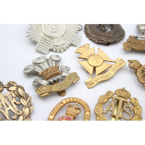 578 - 10 x Military Cap Badges Inc Welch, KRRC, Wiltshire Regt, Etc