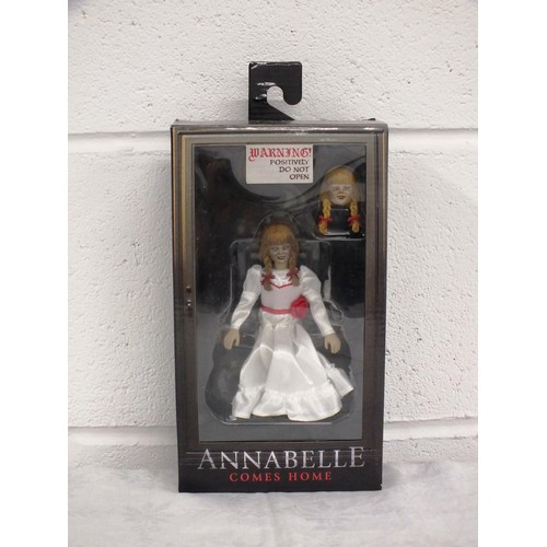 3 - THE CONJURING - ANNABELLE COMES HOME CLOTHED 8