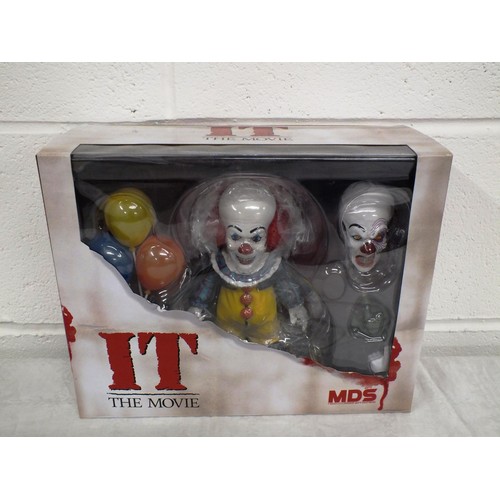 7 - 1990 MDS PENNYWISE DELUXE 15cm IT FIGURE - Boxed As New