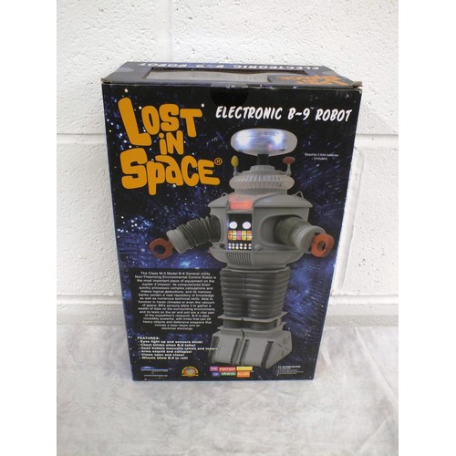 17 - LOST IN SPACE ELECTRONIC B-9 11