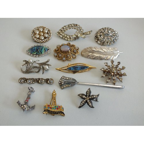 145 - 13 x DIAMANTE AND GLASS BROOCHES INCLUDING  SPHINX, FRENCH ETC