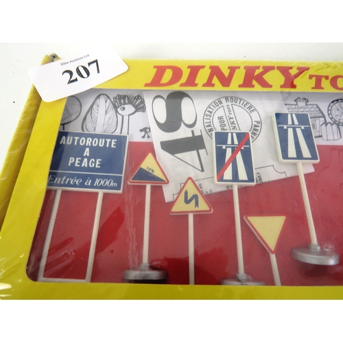 207 - DINKY ROAD SIGNS