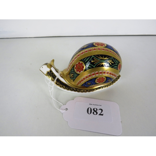 82 - ROYAL CROWN DERBY PAPERWEIGHT- GARDEN SNAIL LTD EDITION 3112 OF 4500 WITH GOLD STOPPER