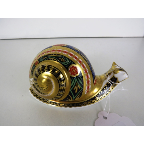 82 - ROYAL CROWN DERBY PAPERWEIGHT- GARDEN SNAIL LTD EDITION 3112 OF 4500 WITH GOLD STOPPER