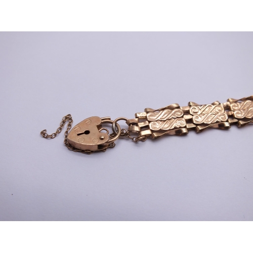 270 - 9ct GOLD GATE BRACELET WITH HEART PADLOCK CLASP, 7