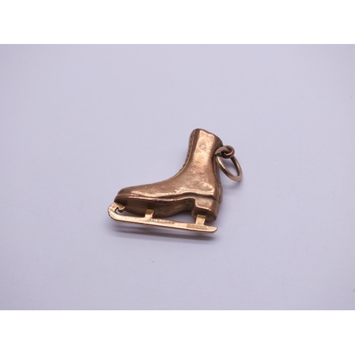 278 - 9ct GOLD ICE SKATING BOOT- 2.5cm x 2cm- Weight 1.7g