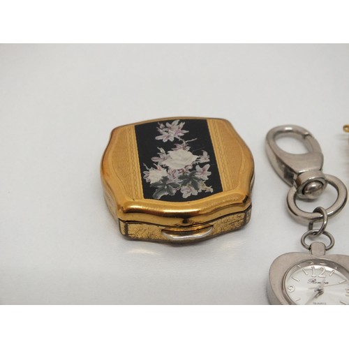 100 - STRATTON PILL BOX, 2 DAMASCENE BROOCHES & KEYRING WATCH