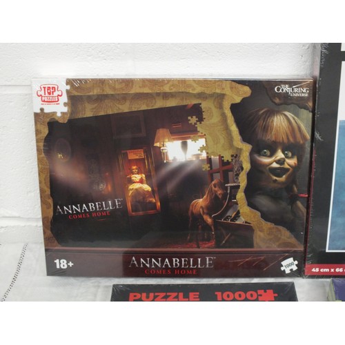 20 - 4 x TOP PUZZLES JIGSAWS TO INCLUDE GREMLINS, BEETLEJUICE, JAWS AND ANNABELLE - BOXED AS NEW