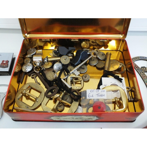 68 - TIN OF MISCELLANEOUS ITEMS, OLD KEYS, COINS ETC