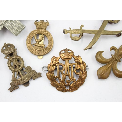 533 - 10 x Vintage Military Cap Badges Inc KOSB, Hertfordshire & Bedfordshire, Etc