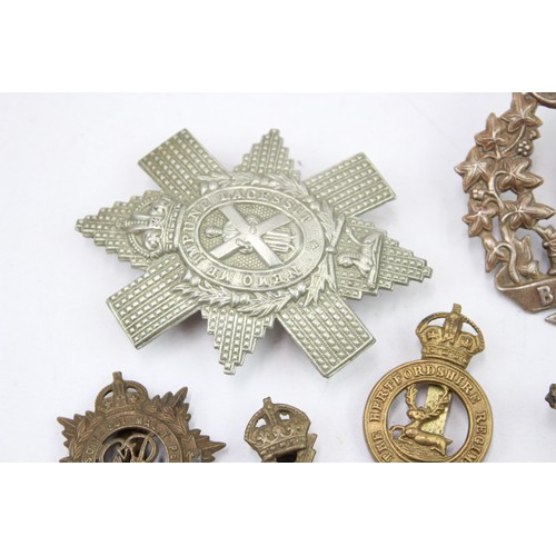 533 - 10 x Vintage Military Cap Badges Inc KOSB, Hertfordshire & Bedfordshire, Etc