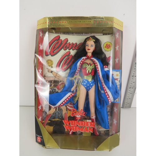 65 - BARBIE AS WONDER WOMAN YEA 2000 SLIGHT  DAMAGE TO CAPE- BOXED