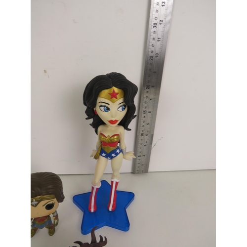 69 - VYNIL SUGAR WONDER WOMAN, VIYNL POP WONDER WOMAN ZOMBIE SCARLET WITCH