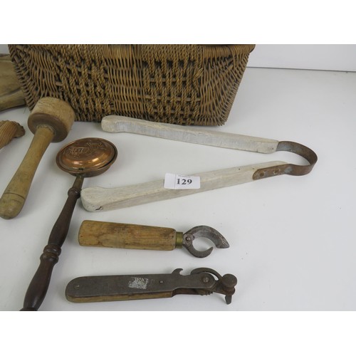 129 - A GOOD SELECION OF VINTAGE KITCHENALIA INCLUDES WICKER BASKET, WOODEN PESTLES SPOONS, BUTTER PLATE, ... 