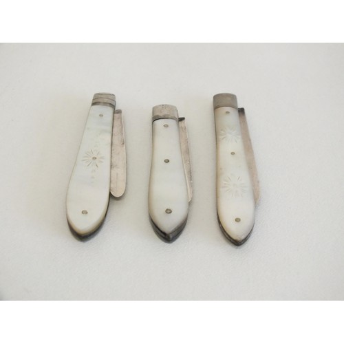 77 - 3 x STERLING SILVER HALLMARKED FRUIT KNIVES WITH MOTHER OF PEARL HANDLES