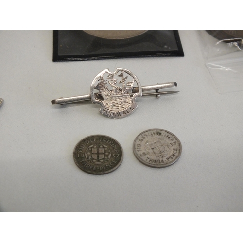 157 - SELECTION OF SILVER PLATED WARE AND SILVER COINS