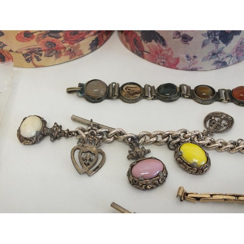 264 - TRINKET BOX OF JEWELLERY & COLECTABLES INCLUDES DAMASCENE CUFFLINKS, GEMSTONE BEAD NECKLACE'S, SNAP ... 