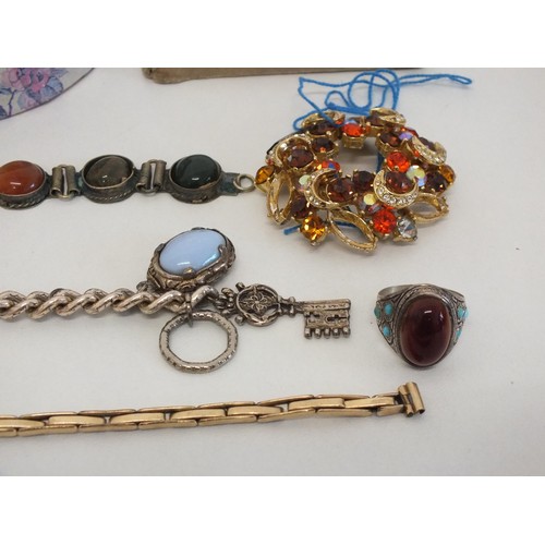 264 - TRINKET BOX OF JEWELLERY & COLECTABLES INCLUDES DAMASCENE CUFFLINKS, GEMSTONE BEAD NECKLACE'S, SNAP ... 