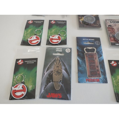 5 - COLLECTABLE KEYRINGS, LANYARDS & PENS INCLUDES HARRY POTTER, GHOSTBUSTERS, HELLBOY & STAR WARS