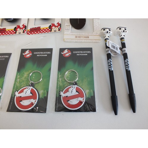 6 - COLLECTABLE KEYRINGS, LANYARDS ETC INCLUDES GHOSTBUSTERS, MINNIE MOUSE, HORROR ETC