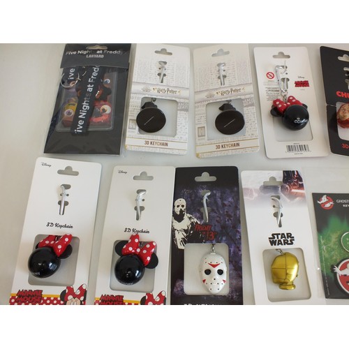 7 - COLLECTABLE KEYRINGS, LANYARDS & PENS INCLUDES CHUCKY, FRIDAY 13th, STAR WARS Etc