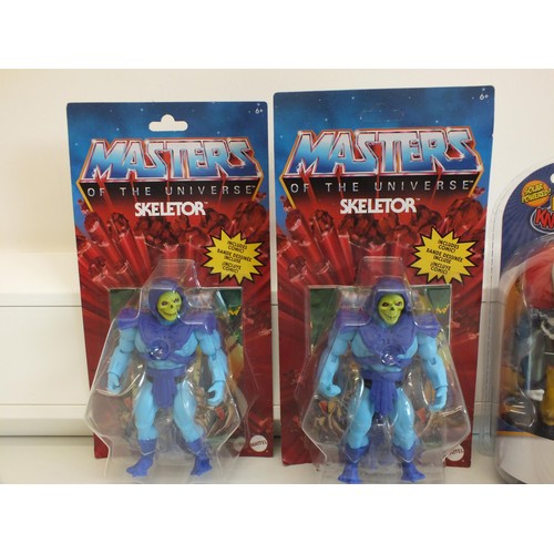 8 - COLLECTABLE FIGURES INCLUDES 2 x MASTERS OF THE UNIVERSE SKELETOR, BODY KNOCKER IT PENNYWISE and SUP... 