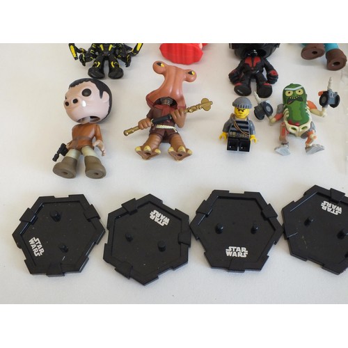 9 - COLLECTABLE KEYRINGS and FIGURES INCLUDES STAR WARS & IT PENNYWISE