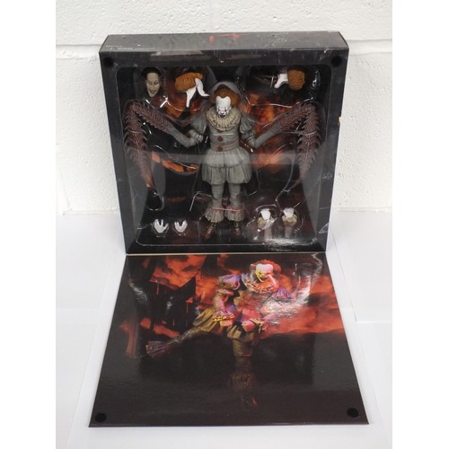 26 - NECA - IT - Ultimate Pennywise: The Dancing Clown 7