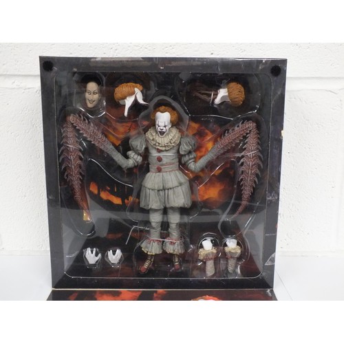 26 - NECA - IT - Ultimate Pennywise: The Dancing Clown 7