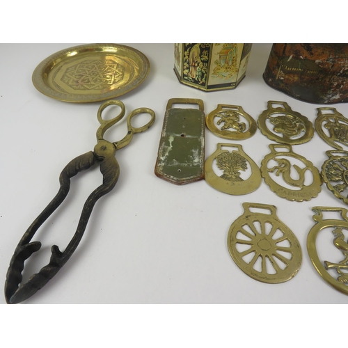 138 - 5 x ORIENTAL TINS- HORSE BRASSES, PLATE BRASS PLANTER etc