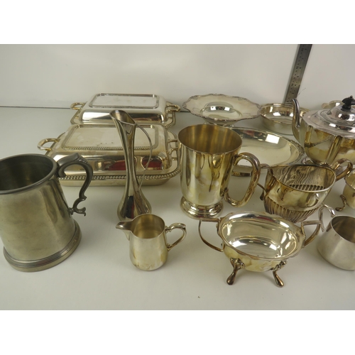 303 - GOOD QUANTITY OF METAL WARE IE- BOWLS, TRAYS, SERVING TRAYS, TANKARD, SUGAR DISHES