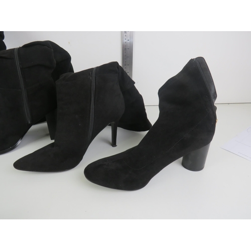 318 - 4 x PAIRS OF BLACK LADIES BOOTS SIZE 5 PLUS HANDBAG