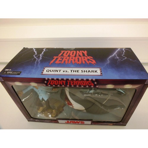 37 - NECA JAWS TOONY TERRORS QUINT & JAWS THE SHARK 6