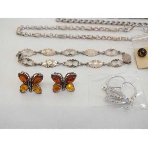 54 - JEWELLERY INCLUDES STERLING SILVER CHAINS, ALBERT CLASP BRACELET, BROOCHES, EARRINGS ETC