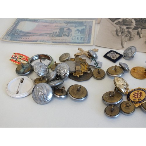 65 - MIXED MISCELLANEOUS ITEMS, MEDALS, BADGES, BUTTONS ETC