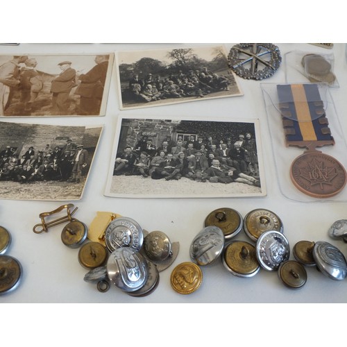 71 - MISCELLANEOUS MIXED LOT INCLUDING MEDALS, BADGES AND BUTTONS