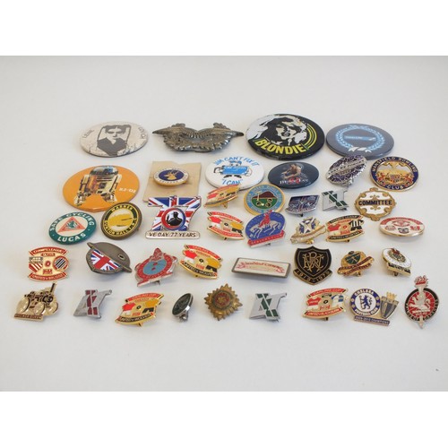 78 - 40 x VARIOUS BADGES, POP GROUPES, FOOTBALL, BUTLINS ETC