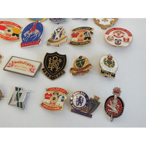 78 - 40 x VARIOUS BADGES, POP GROUPES, FOOTBALL, BUTLINS ETC