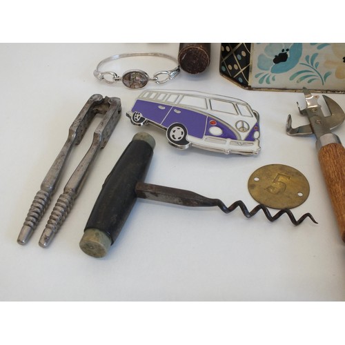 81 - OLD TIN FULL OF MISCELLANEOUS ITEMS INCLUDES VW VAN BUCKLE, GUINNESS BOTTLE OPENER