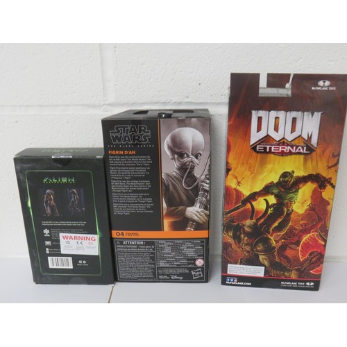 18 - 3 x COLLECTORS FIGURES - DOOM SLAYER, ALIEN RESURRECTION THE NEWBORN & STAR WARS FIGRIN D'AN