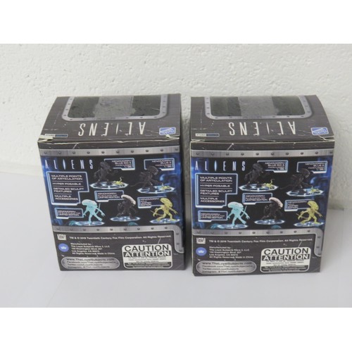 21 - 3 x STAR WARS FIGURES ON CARDS & 2 x ALIENS FULLY POSEABLE ACTION VINYLS - NEW